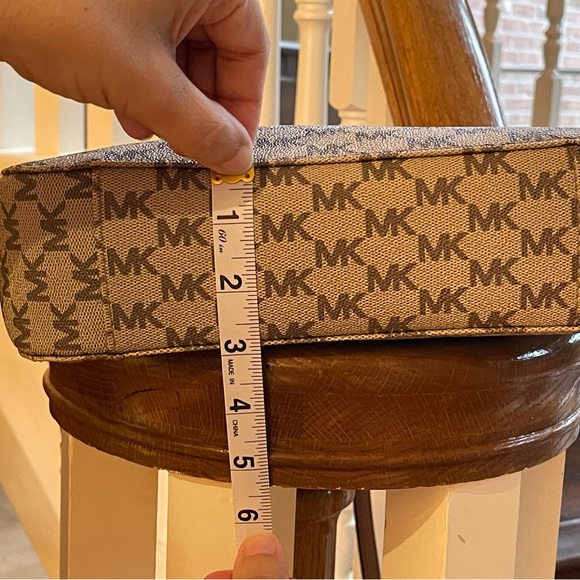 Michael Kors Jet Set, Messenger, Crossbody Bag - Picture 9 of 16